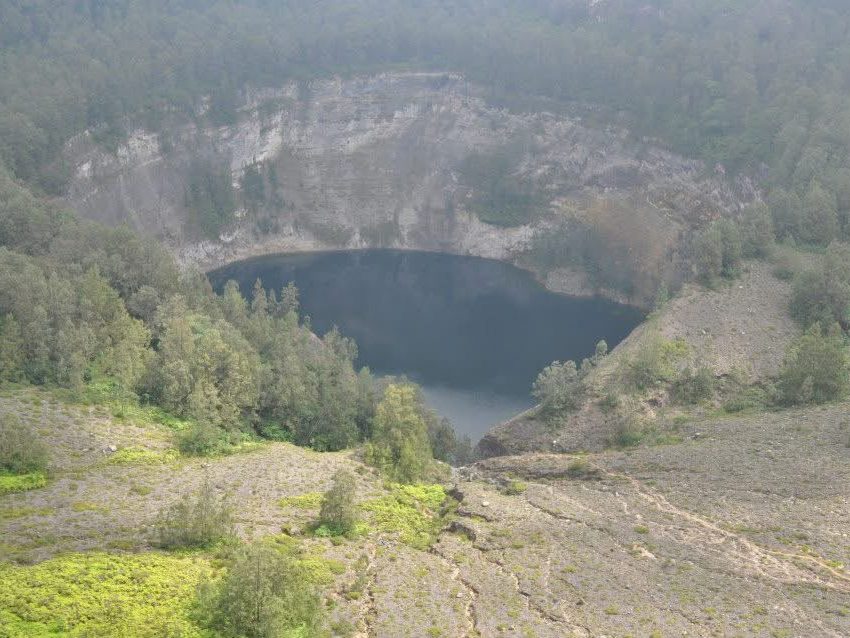 Danau di Gunung Kelimutu, Taman Nasional Kelimutu, 2012_JaktyKusuma