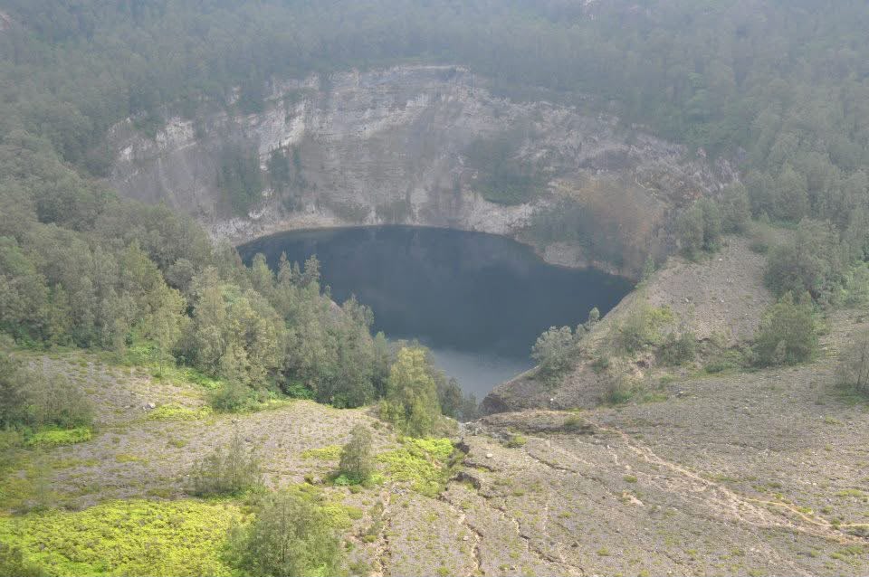 Danau di Gunung Kelimutu, Taman Nasional Kelimutu, 2012. 📷: Jakty Kusuma
